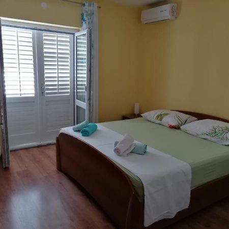Guest House Lucija Makarska Exterior photo